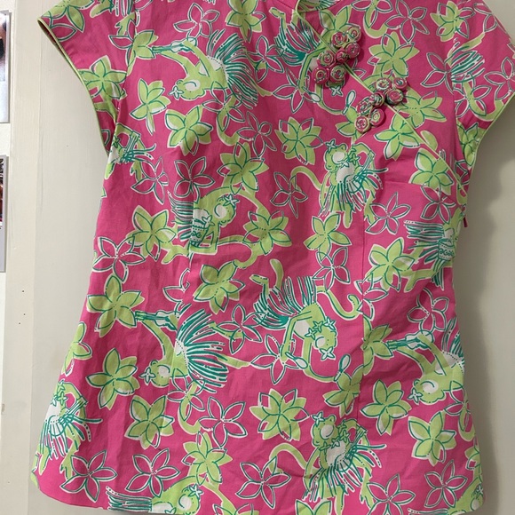 Lilly Pulitzer top. Tunic length. Side zipper. Snaps in front and button knots. - Picture 3 of 8